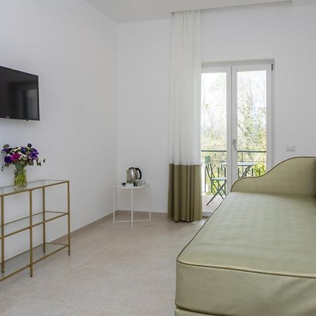 Villa Maiki Torca Екстериор снимка