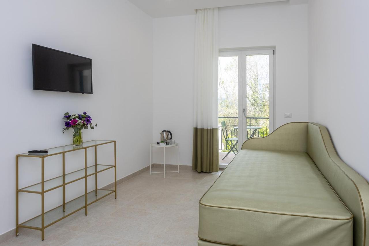 Villa Maiki Torca Екстериор снимка
