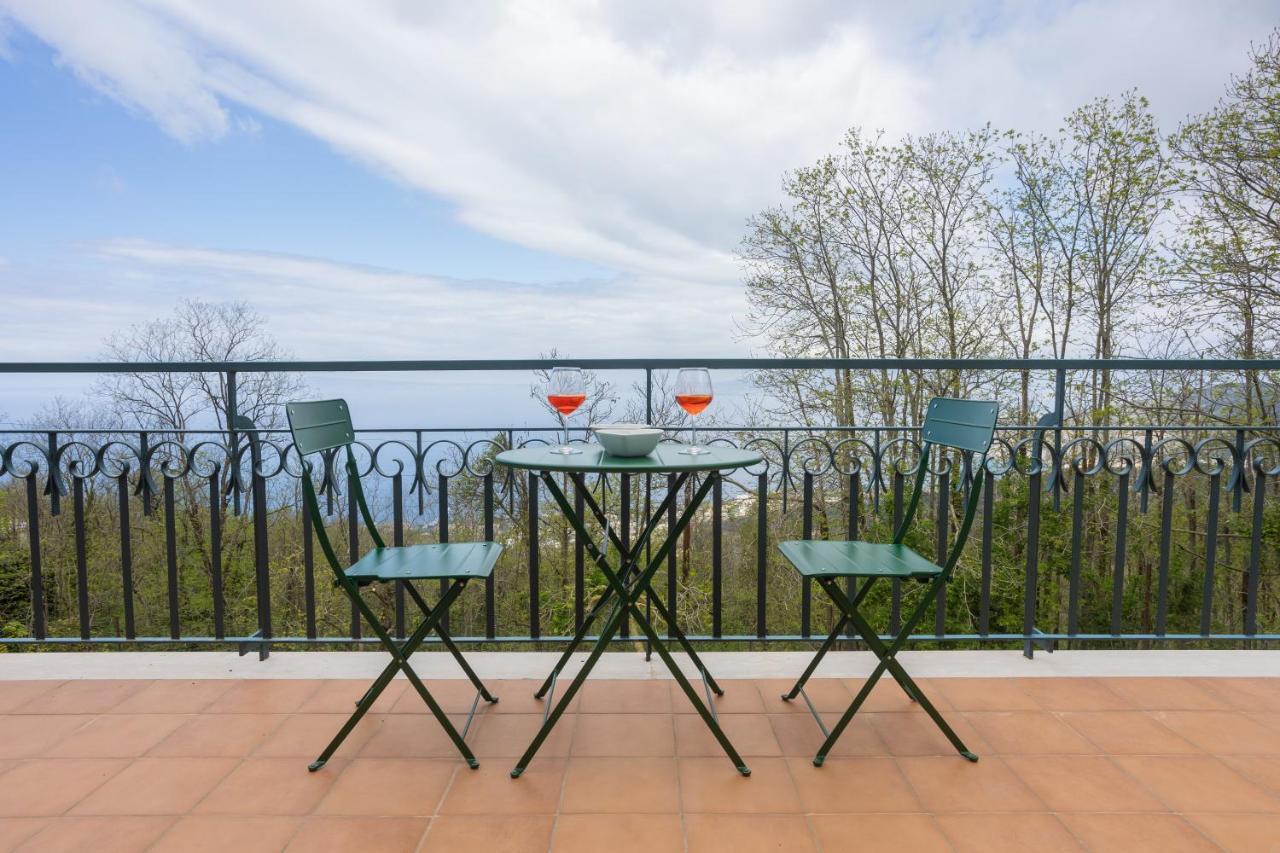 Villa Maiki Torca Екстериор снимка