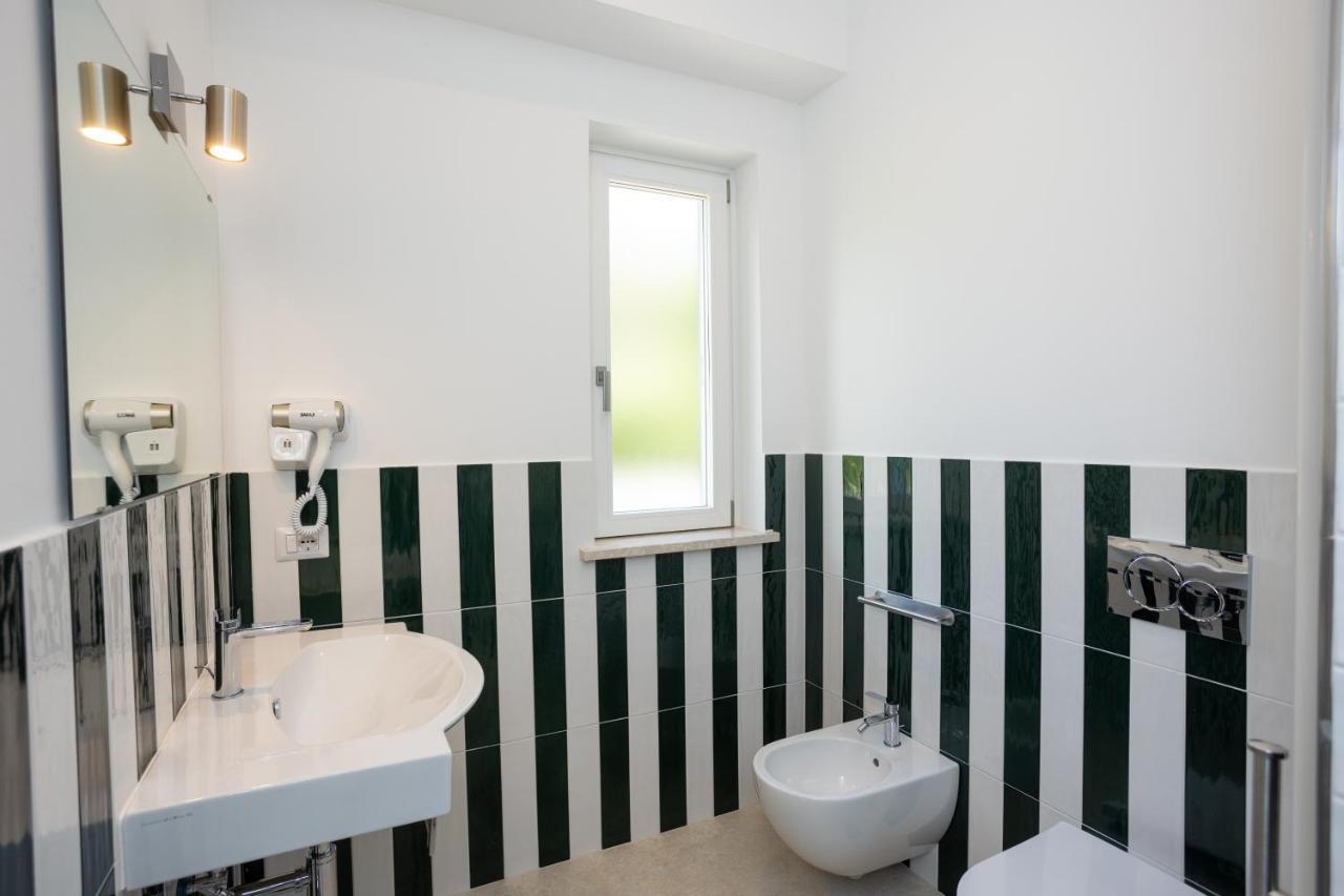 Villa Maiki Torca Екстериор снимка