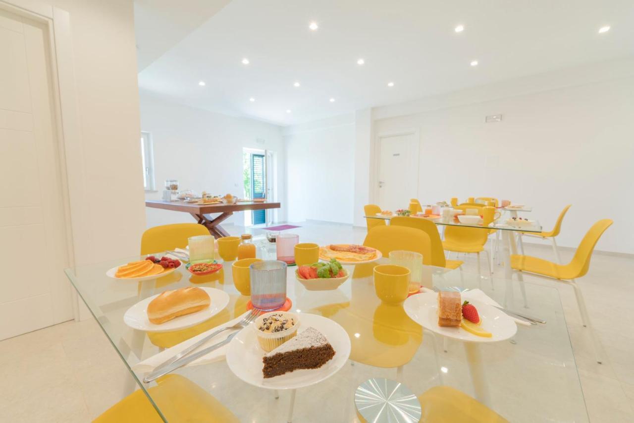 Villa Maiki Torca Екстериор снимка